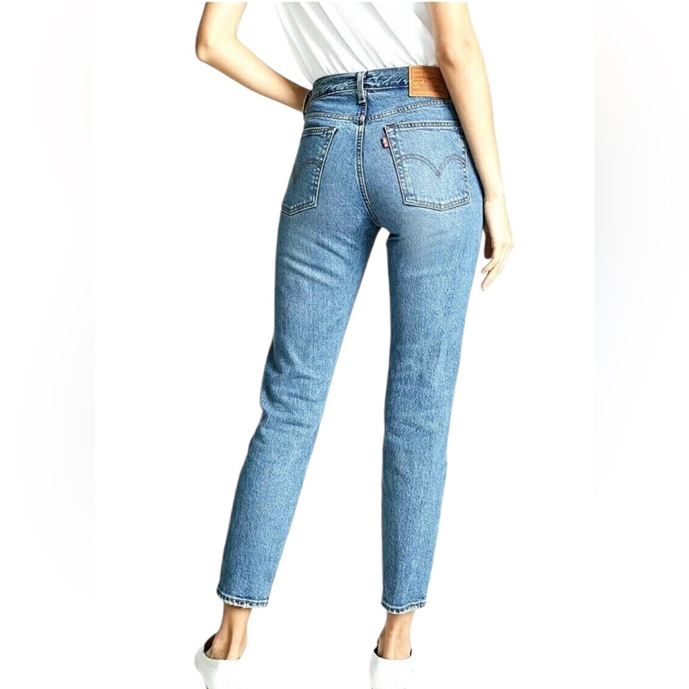 NWT Levi's Women's Medium Wash Wedgie Denim Jeans Tapered Leg Size 24 High Rise